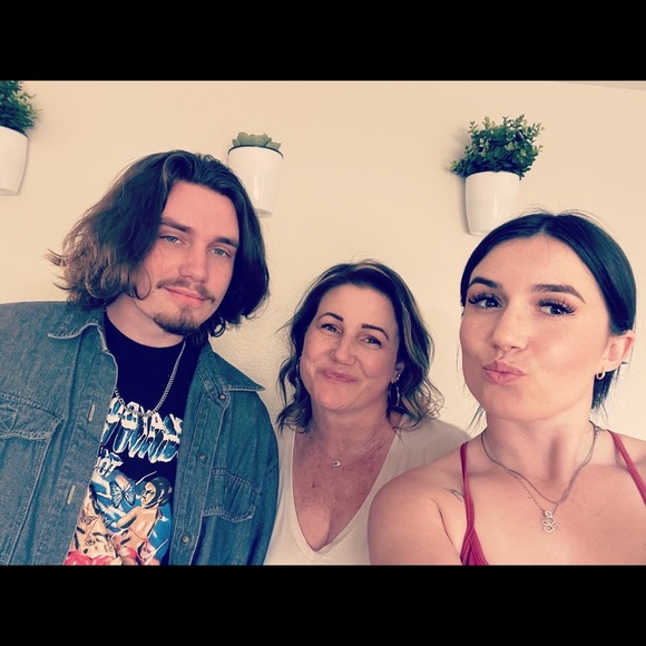 Meet your Posher, Crystal - Picture 2 of 2